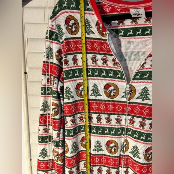 Buc-ee’s Unisex Festive 🎄❤️💚 Red and Green Holiday Onesie Size Medium - Picture 3 of 6
